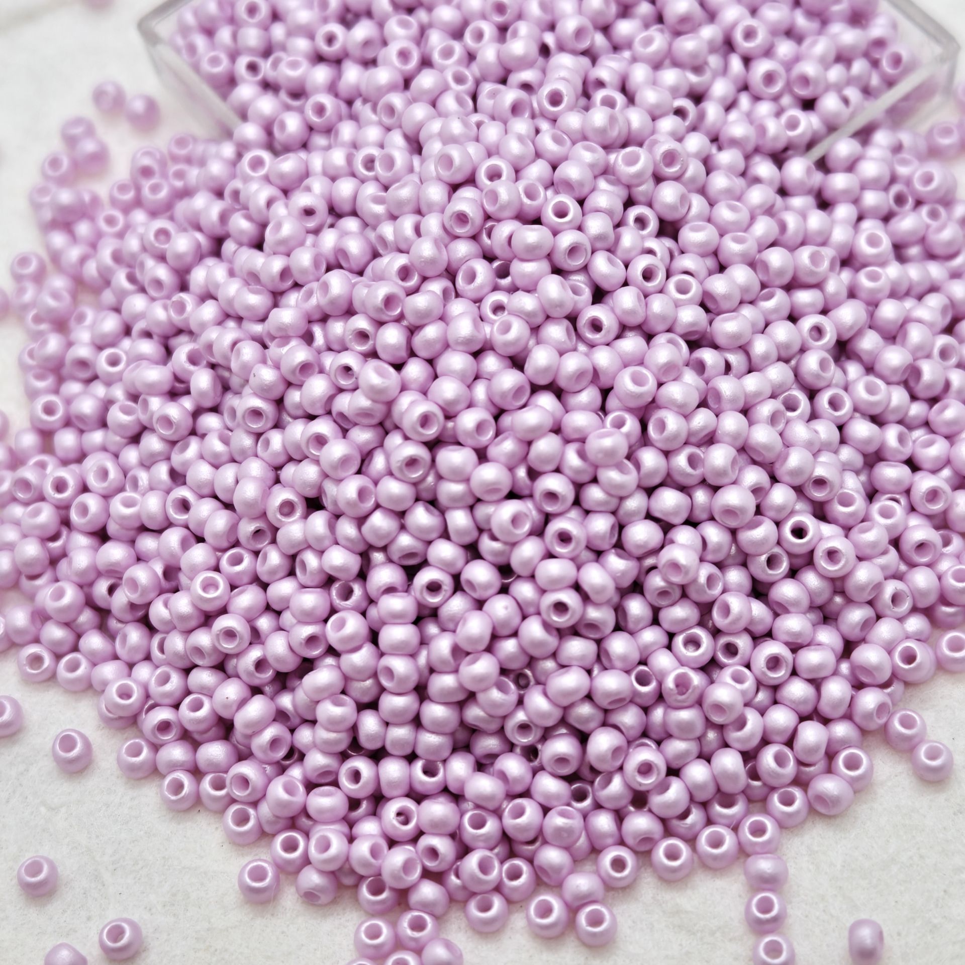 600pcs Round Glossy Glass Seed Beads for Jewelry Making